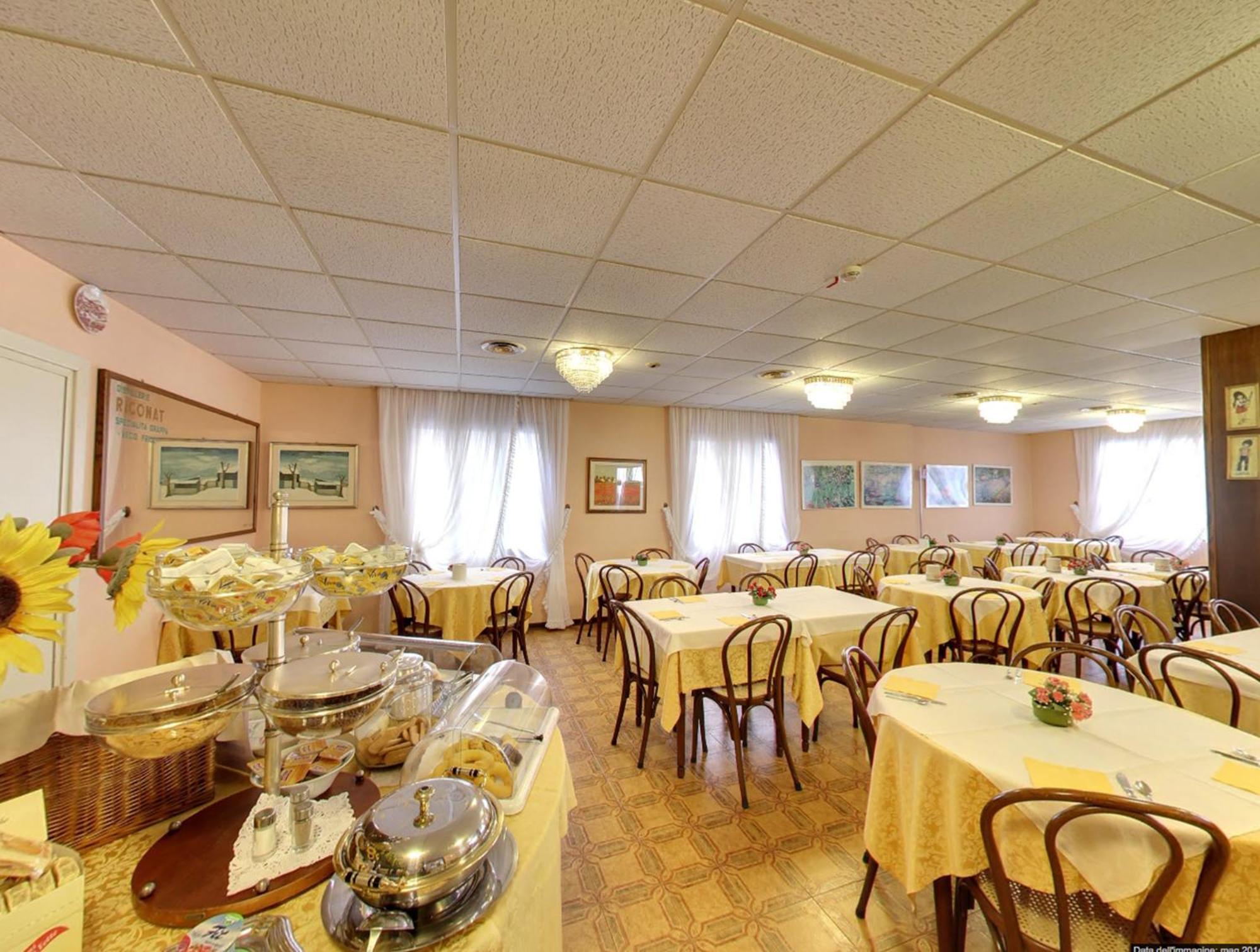 Hotel Malibran Лидо ди Йезоло Екстериор снимка